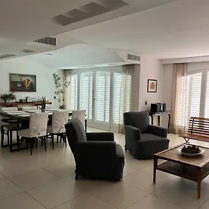 casa-aristides-mendoza.hotelsmendoza.com/